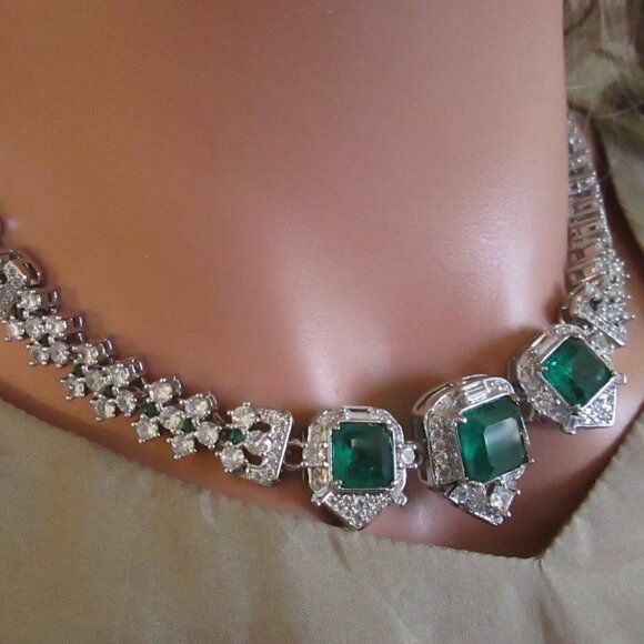EMERALD GEMSTONE18k WHITE GOLD OVER SPLENDID NECKLACE EARRING SET - Picture 8 of 9